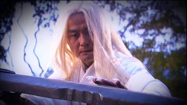 ����У�������С��Ů����־ƽ���ӣ�������Ϊһ����ʦ��߳�彭��