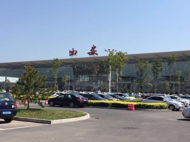 西安咸阳国际机场停车场,为旅客提供各类大型,小型车辆以及出租车的