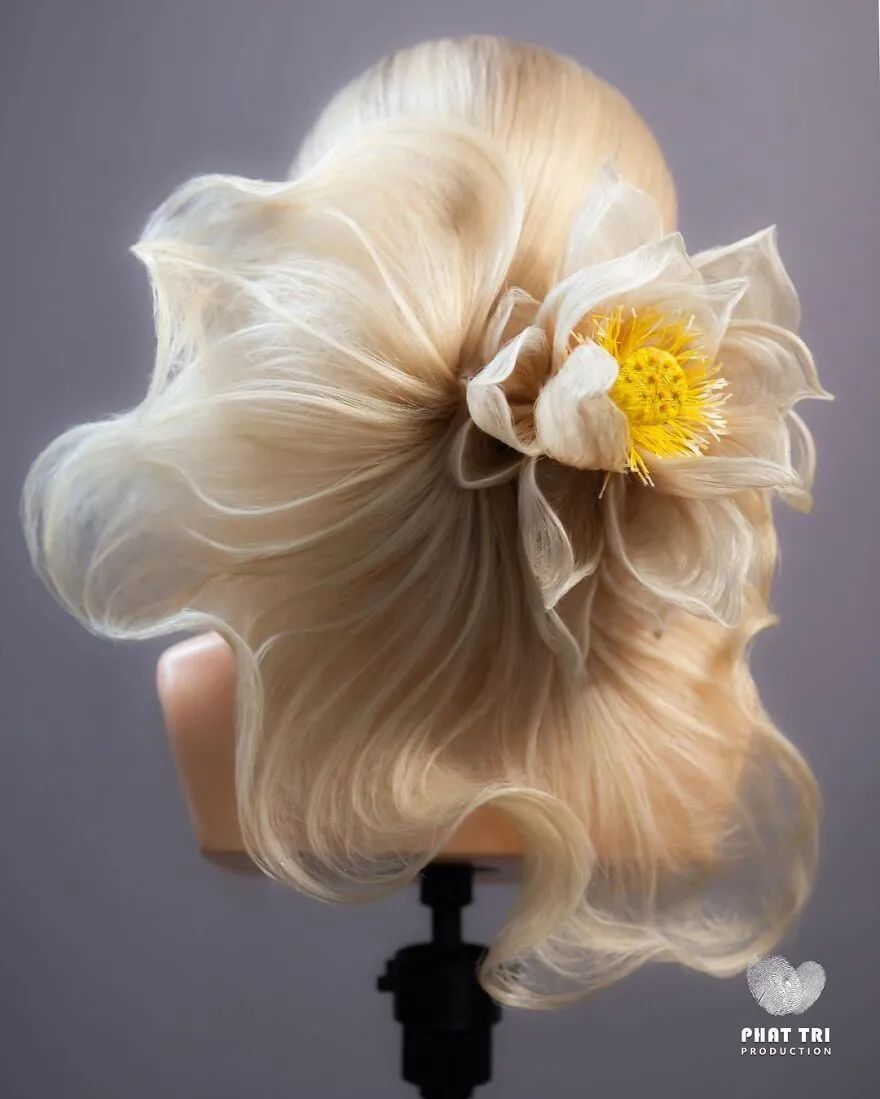 越南发型师耗时2个月,打造绝美发型,网友:腿给你坐麻了