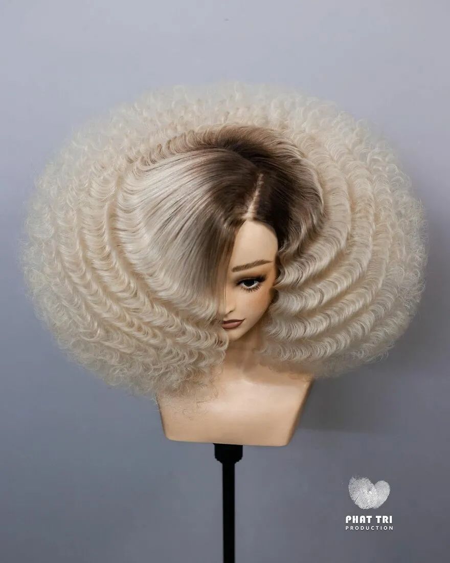 越南发型师耗时2个月,打造绝美发型,网友:腿给你坐麻了