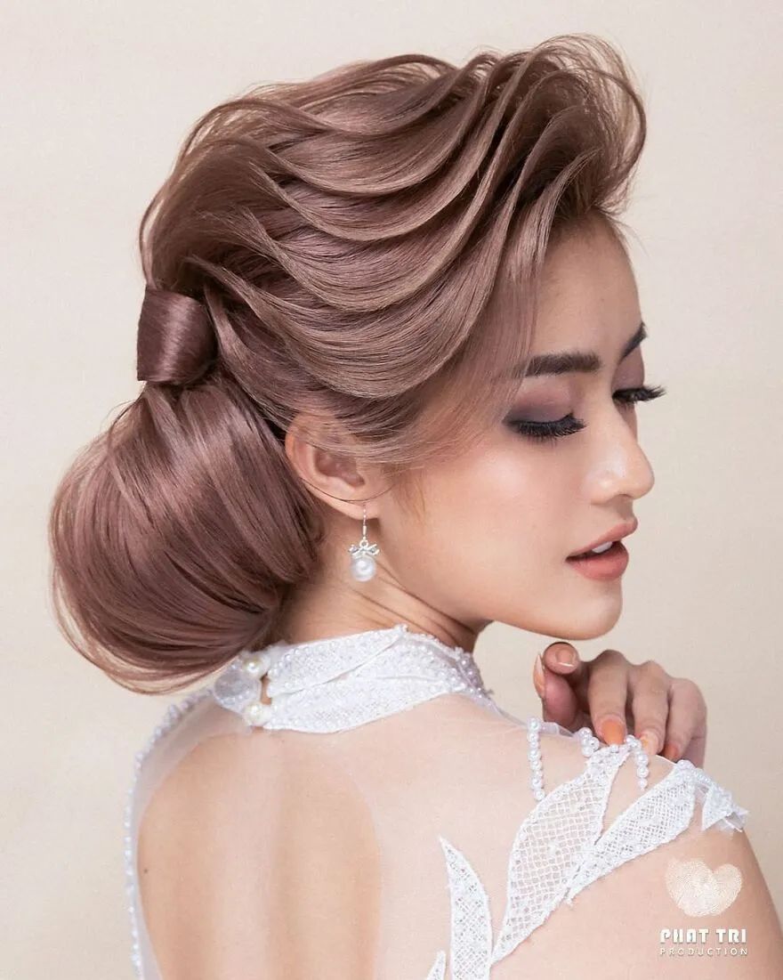 越南发型师耗时2个月,打造绝美发型,网友:腿给你坐麻了