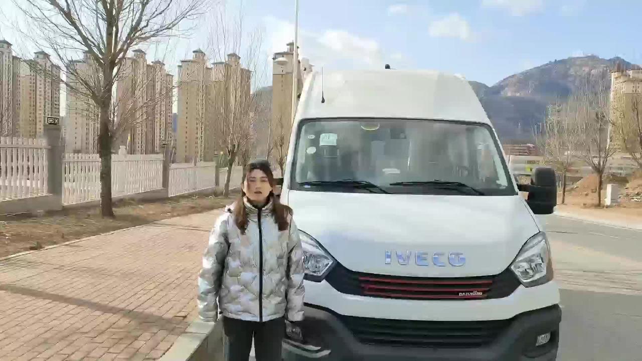 吉姆西B型房车由依维柯底盘打造的，整车尺寸5.99*2.86*2.01