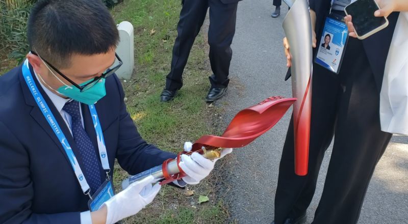 胡曉現場拆除燃料瓶