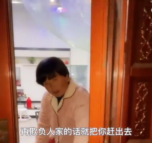 夫妻吵架丈夫步行8里找岳母告状,妻子被警告:再欺负人就别回来休闲区蓝鸢梦想 - Www.slyday.coM 夫妻吵架丈夫步行8里找岳母告状,妻子被警告:再欺负人就别回来休闲区蓝鸢梦想 - Www.slyday.coM