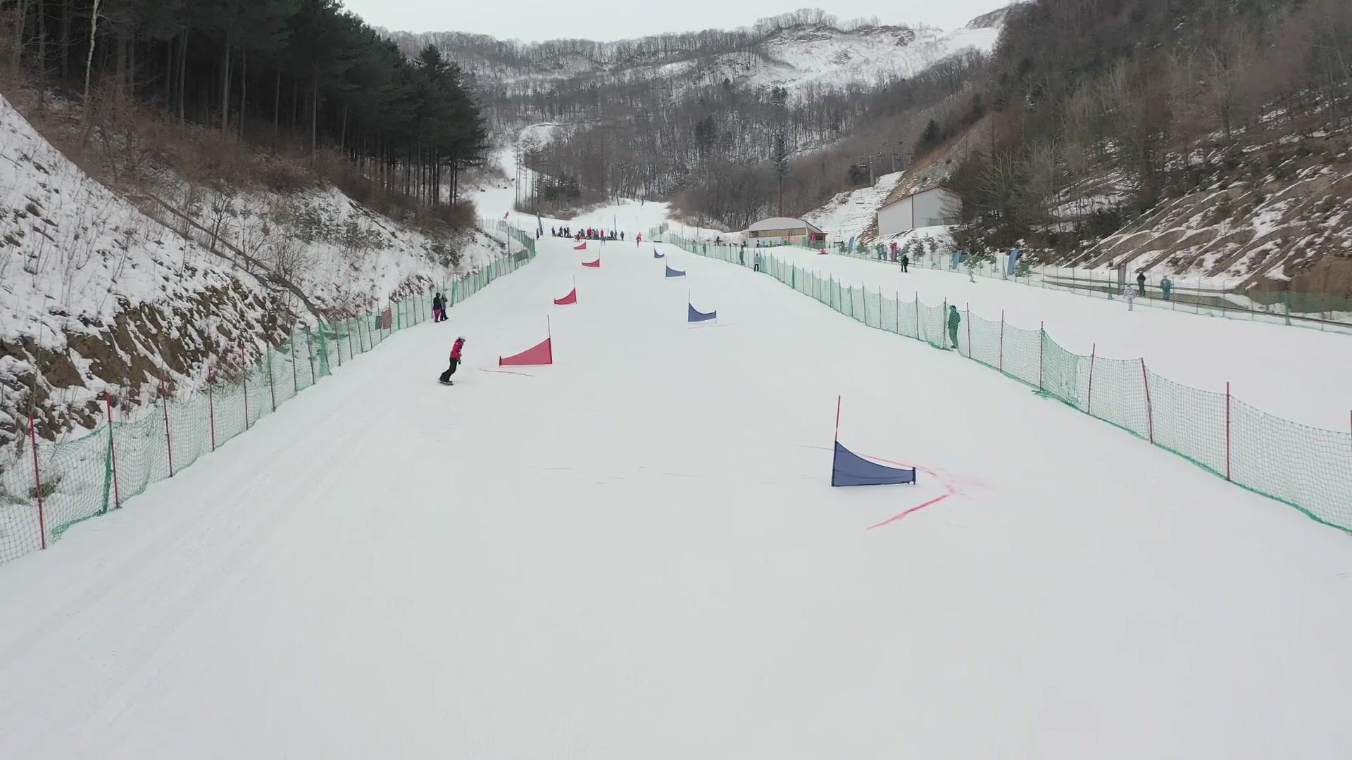 今天丹东地区滑雪最好的孩子都在天桥沟滑雪场集体进行
