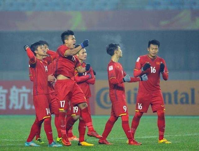 越南主帅做出争议表态:中国男足遭质疑,球迷骂声一片