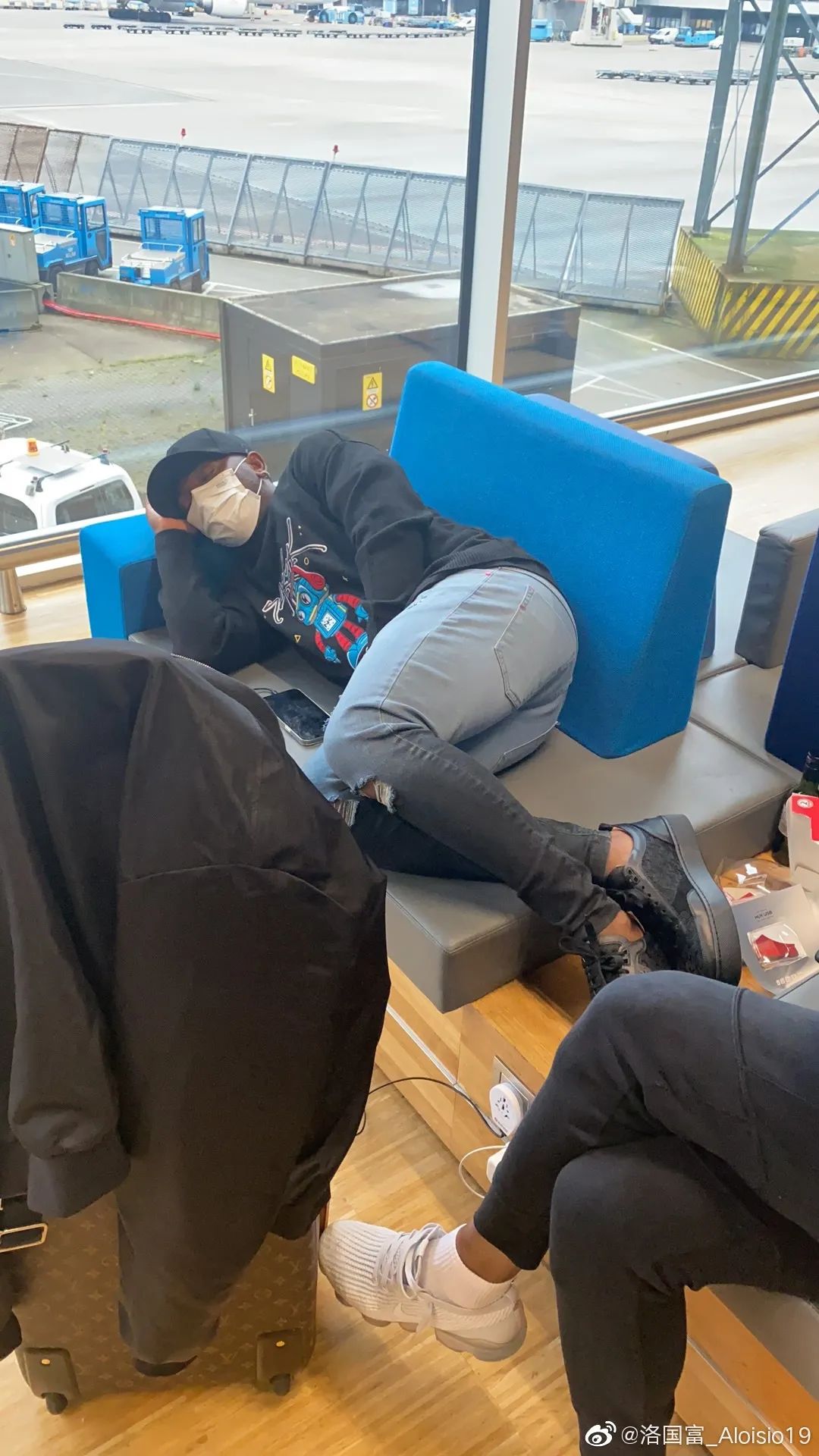 国足回应3名归化球员滞留荷兰机场休闲区蓝鸢梦想 - Www.slyday.coM 国足回应3名归化球员滞留荷兰机场休闲区蓝鸢梦想 - Www.slyday.coM