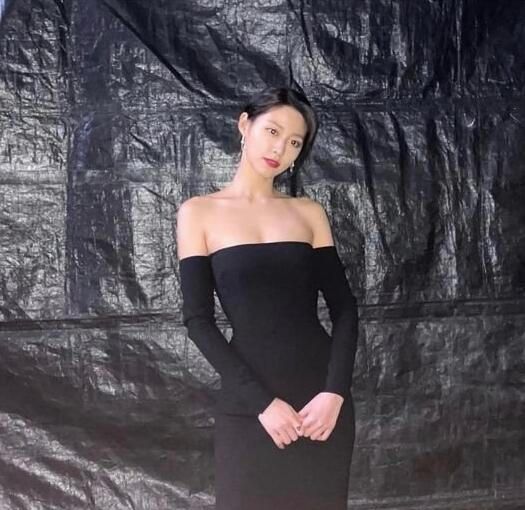 AOA金雪炫晒“首尔歌谣大赏”私照,网友：<a href=