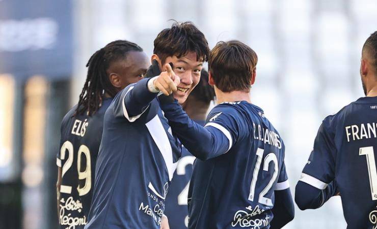 第一位在法甲戴帽的亚洲球员诞生！<a href=