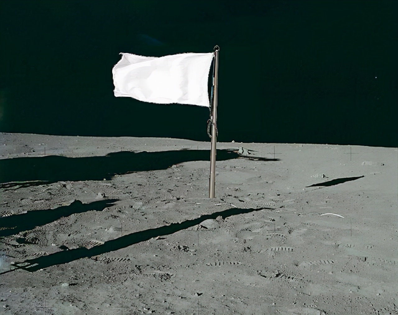 嫦娥五号立功：在月球上升起五星红旗，比<a href=