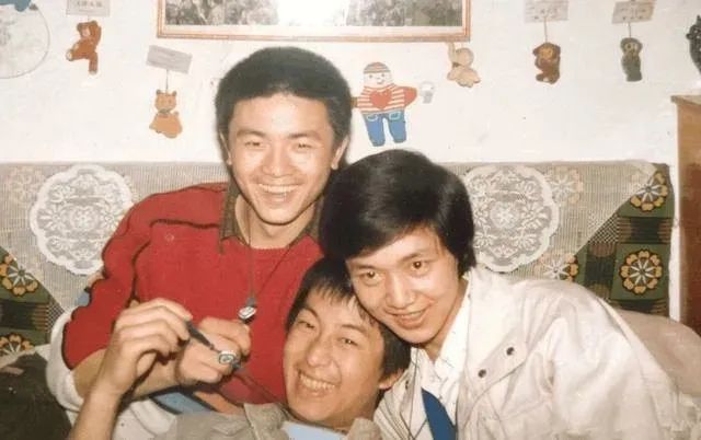 52岁帅大叔《开端》里演技炸裂:初婚净身出户,39岁二婚娶小娇妻,却因摸小鲜肉手上了热搜休闲区蓝鸢梦想 - Www.slyday.coM 52岁帅大叔《开端》里演技炸裂:初婚净身出户,39岁二婚娶小娇妻,却因摸小鲜肉手上了热搜休闲区蓝鸢梦想 - Www.slyday.coM