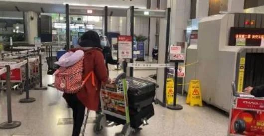 刚刚!她亲手把父亲送进监狱,我哭了……休闲区蓝鸢梦想 - Www.slyday.coM 刚刚!她亲手把父亲送进监狱,我哭了……休闲区蓝鸢梦想 - Www.slyday.coM