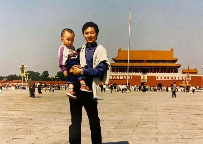 52岁帅大叔《开端》里演技炸裂:初婚净身出户,39岁二婚娶小娇妻,却因摸小鲜肉手上了热搜休闲区蓝鸢梦想 - Www.slyday.coM 52岁帅大叔《开端》里演技炸裂:初婚净身出户,39岁二婚娶小娇妻,却因摸小鲜肉手上了热搜休闲区蓝鸢梦想 - Www.slyday.coM