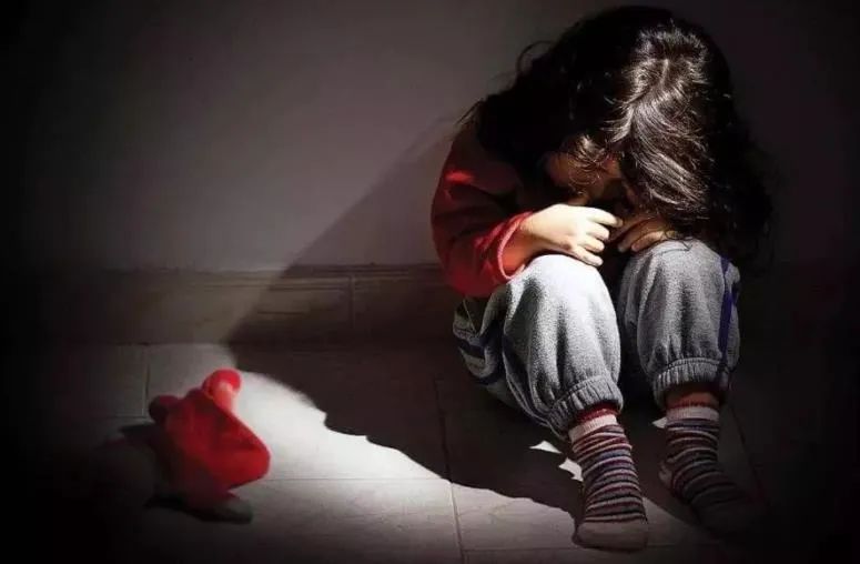 刚刚!她亲手把父亲送进监狱,我哭了……休闲区蓝鸢梦想 - Www.slyday.coM 刚刚!她亲手把父亲送进监狱,我哭了……休闲区蓝鸢梦想 - Www.slyday.coM