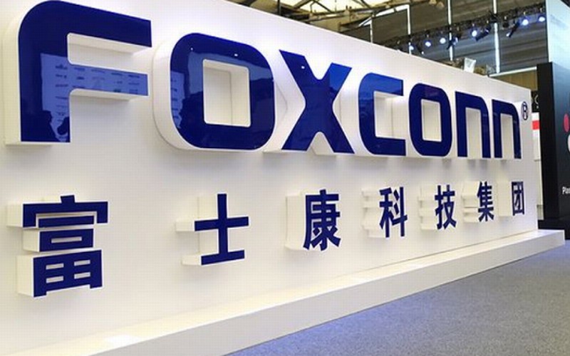 富士康将进军元宇宙设计可穿戴设备微型显示器等