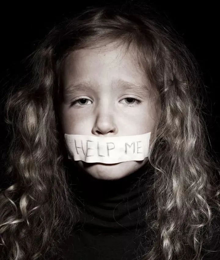 刚刚!她亲手把父亲送进监狱,我哭了……休闲区蓝鸢梦想 - Www.slyday.coM 刚刚!她亲手把父亲送进监狱,我哭了……休闲区蓝鸢梦想 - Www.slyday.coM