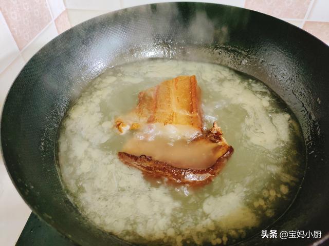 年夜饭上的一道抢手菜,一把蒜苔,一块腊肉,好吃不腻,年味十足休闲区蓝鸢梦想 - Www.slyday.coM 年夜饭上的一道抢手菜,一把蒜苔,一块腊肉,好吃不腻,年味十足休闲区蓝鸢梦想 - Www.slyday.coM