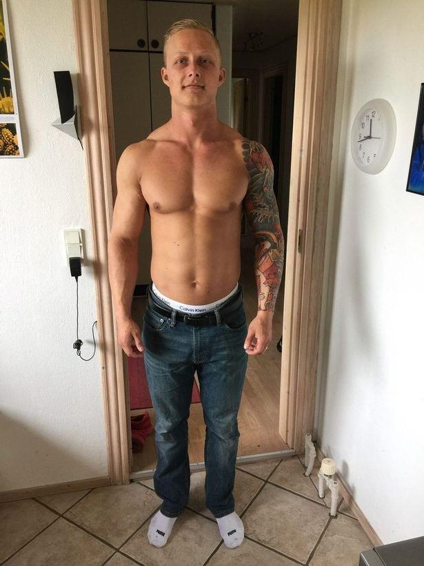 美25岁男子晒纹身前后对比照,承认纹身很痛就像被金属刷刮过一样休闲区蓝鸢梦想 - Www.slyday.coM 美25岁男子晒纹身前后对比照,承认纹身很痛就像被金属刷刮过一样休闲区蓝鸢梦想 - Www.slyday.coM