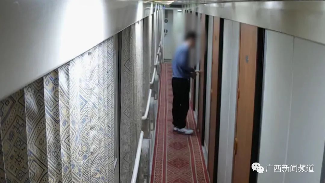 咦惹!男子在卧铺车厢向女乘客“索吻”,被行政拘留5日休闲区蓝鸢梦想 - Www.slyday.coM 咦惹!男子在卧铺车厢向女乘客“索吻”,被行政拘留5日休闲区蓝鸢梦想 - Www.slyday.coM