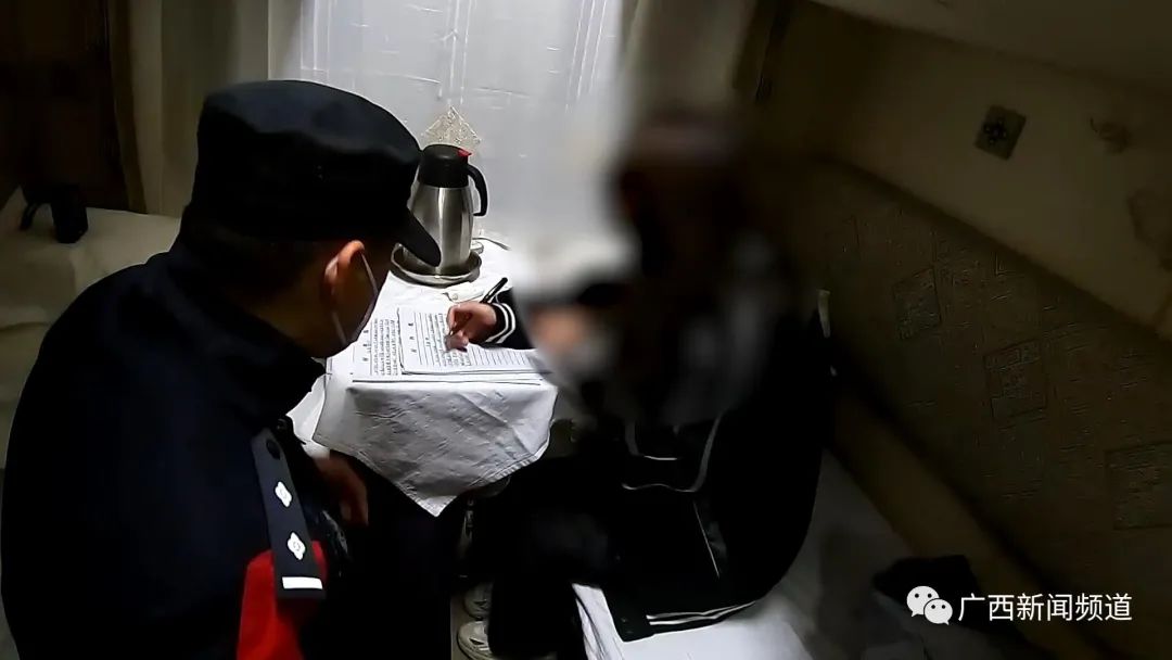 咦惹!男子在卧铺车厢向女乘客“索吻”,被行政拘留5日休闲区蓝鸢梦想 - Www.slyday.coM 咦惹!男子在卧铺车厢向女乘客“索吻”,被行政拘留5日休闲区蓝鸢梦想 - Www.slyday.coM