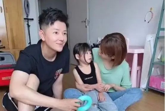 6岁无声天使蓝妮妮有逆天颜值却无自理力美貌背后有心酸