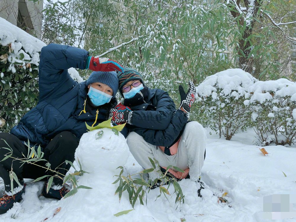 白百何母子合体出门，14岁元宝穿杨幂同款变<a href=
