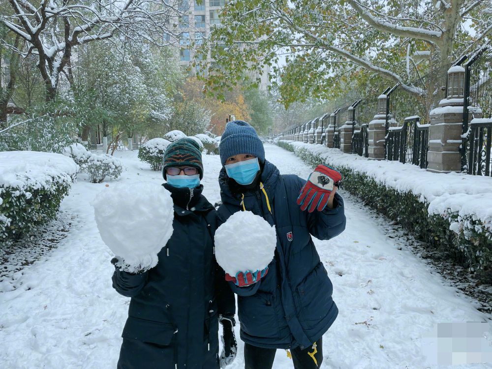 白百何母子合体出门，14岁元宝穿杨幂同款变<a href=