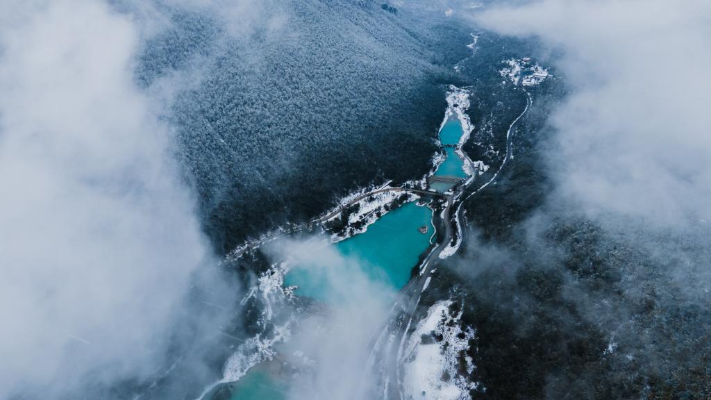 1月13日拍摄的蓝月谷一景（无人机照片）。新华社记者王冠森 摄