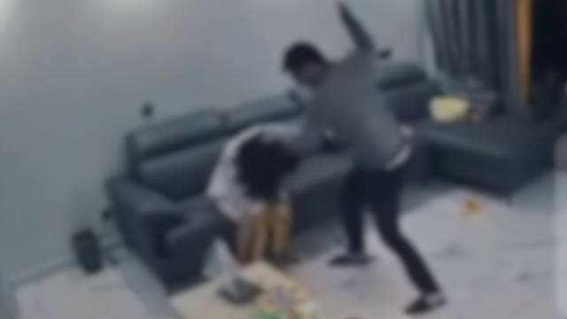 某公司高管当着孩子面家暴妻子引热议,妻子护着孩子:宝宝不要怕休闲区蓝鸢梦想 - Www.slyday.coM 某公司高管当着孩子面家暴妻子引热议,妻子护着孩子:宝宝不要怕休闲区蓝鸢梦想 - Www.slyday.coM