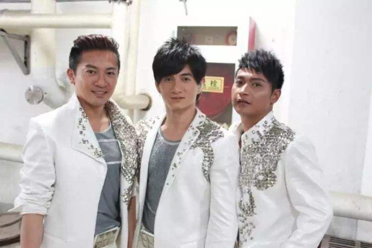 等到了陈志朋改头换面,等到又一个虎年春晚,余生却错过了小虎队休闲区蓝鸢梦想 - Www.slyday.coM 等到了陈志朋改头换面,等到又一个虎年春晚,余生却错过了小虎队休闲区蓝鸢梦想 - Www.slyday.coM