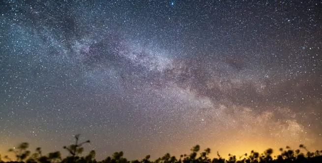 澳洲科学家探测到银河系的神秘天体，其每隔20分钟可发射无线电波