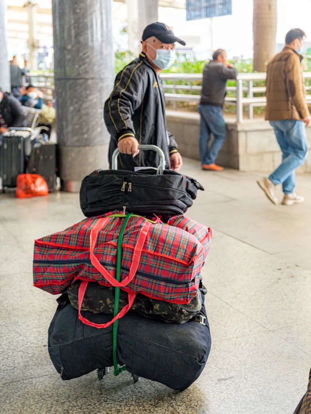 「广州春运返乡图鉴」,你今年回家过年吗?休闲区蓝鸢梦想 - Www.slyday.coM 「广州春运返乡图鉴」,你今年回家过年吗?休闲区蓝鸢梦想 - Www.slyday.coM