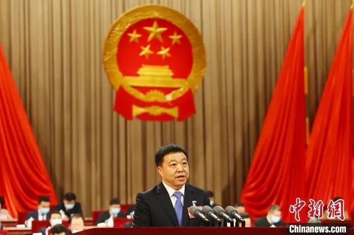 图为叶建春在江西省第十三届人民代表大会第六次会议上作政府工作报告。 刘占昆 摄
