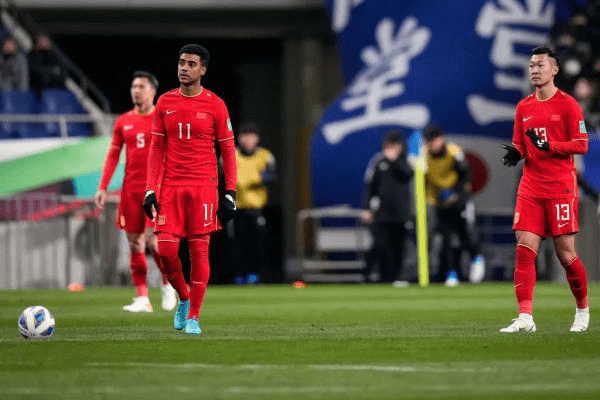 复盘国足0-2日本:李霄鹏变阵失败!战越南阿兰洛国富必须首发