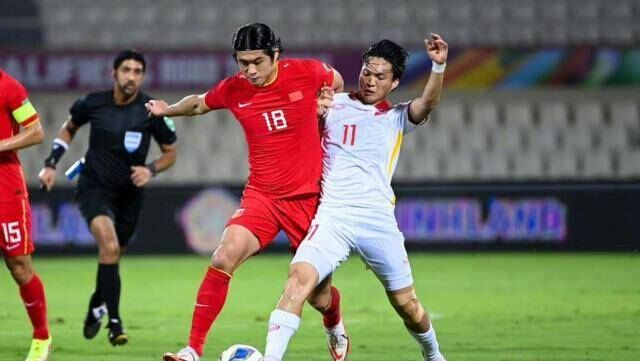 CCTV5直播,亚预赛12强赛中国VS越南,李霄鹏能否迎来首胜?