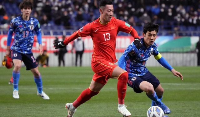 国足0-2无缘世界杯!队长发话,过年击败越南,人民日报19字施压