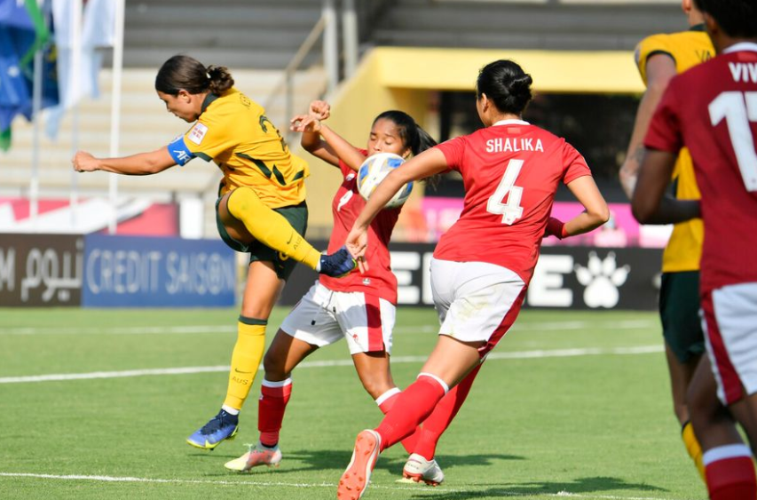 2-1！亚洲杯亚军险胜晋级，第93分钟丢球不冤枉，8强战死磕<a href=