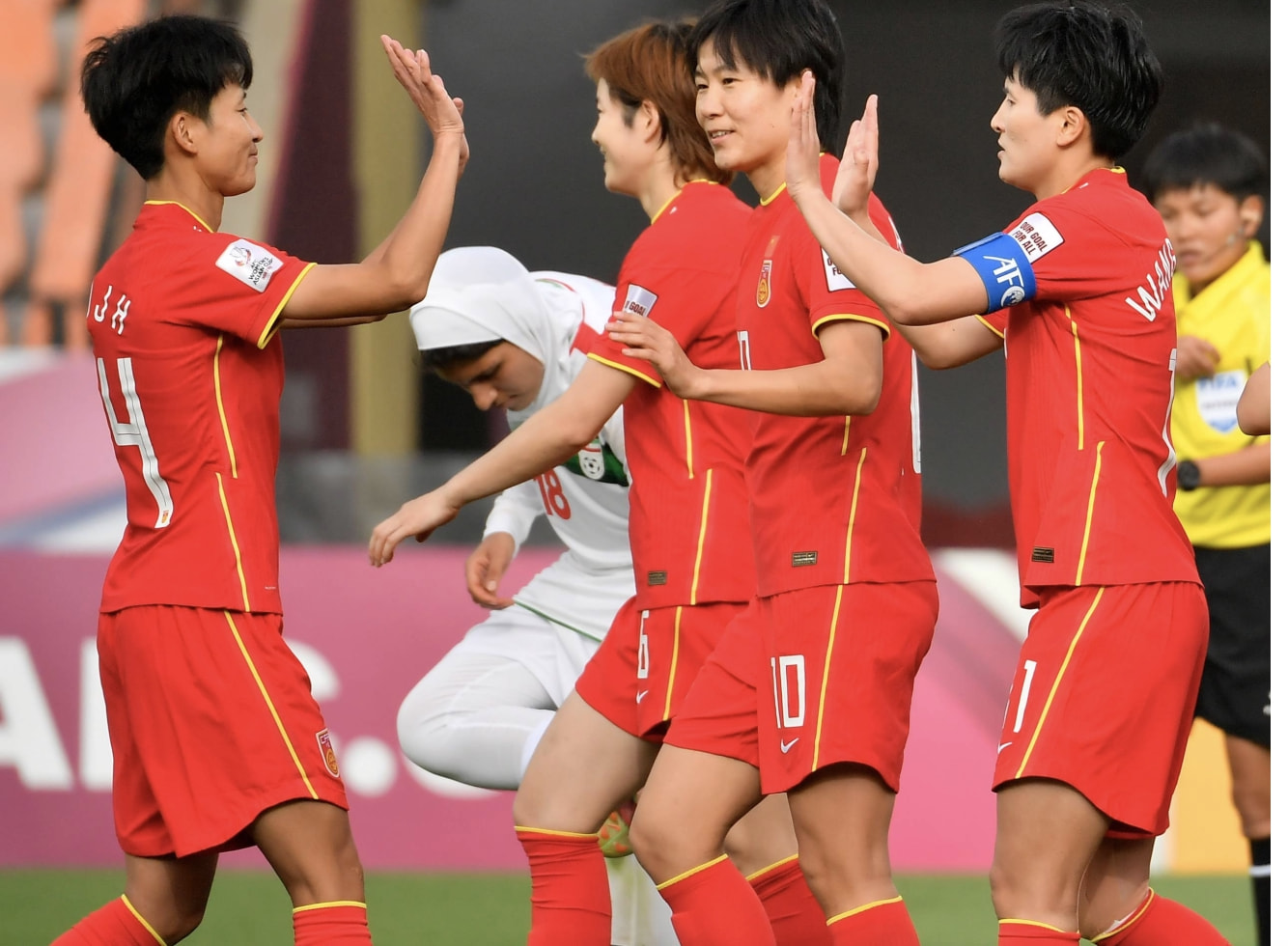 女足亚洲杯8强出炉:四大夺冠热门都晋级,中国队VS越南女足