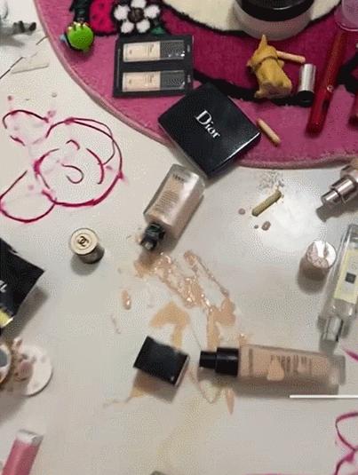 化妆品被亲戚家的熊孩子全毁了!网友:隔着屏幕血压都飙升休闲区蓝鸢梦想 - Www.slyday.coM 化妆品被亲戚家的熊孩子全毁了!网友:隔着屏幕血压都飙升休闲区蓝鸢梦想 - Www.slyday.coM