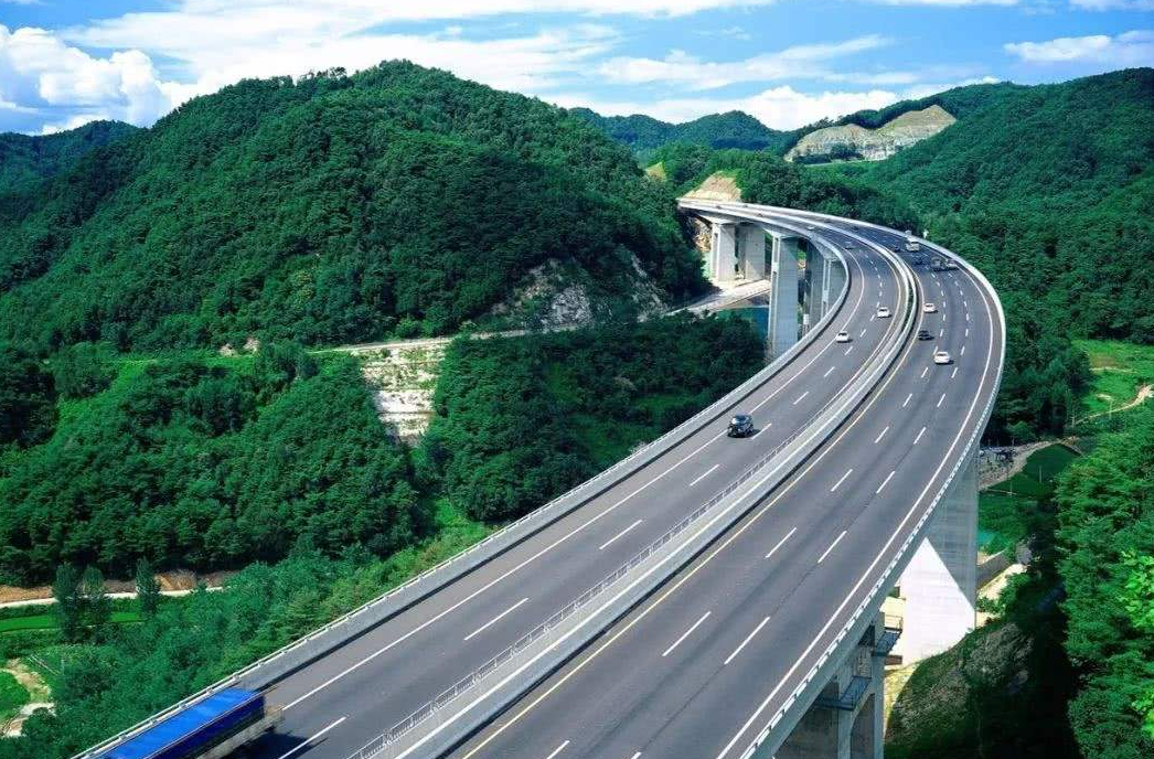 越南又不服气了?中国斥资几千亿,云南高速公路直接破1万公里