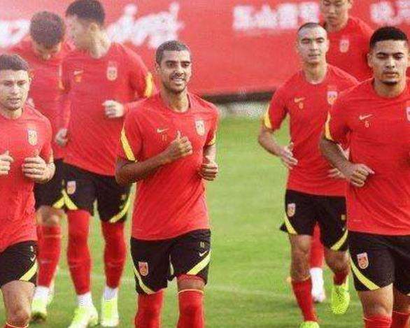 热议!归化球员再次被“封神”,0归化中国队连越南都赢不了