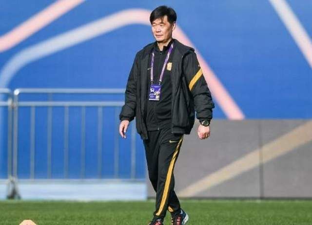 李霄鹏拼了！媒体爆料：国足抵达越南后没有休息第一时间开始训练