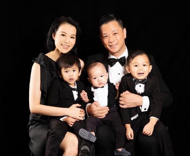 胡杏儿和老公享受二人世界去买桃花夫妻俩贴脸恩爱合影