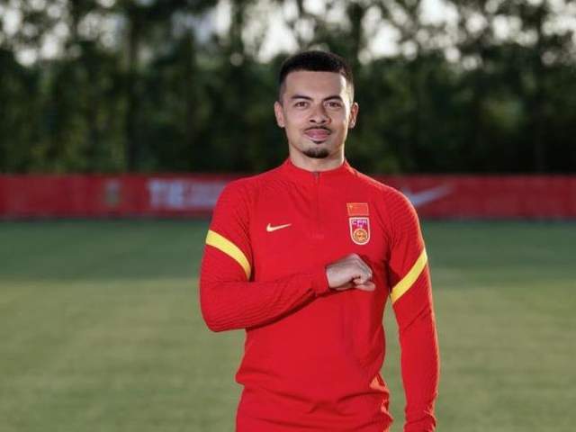 热议!归化球员再次被“封神”,0归化中国队连越南都赢不了