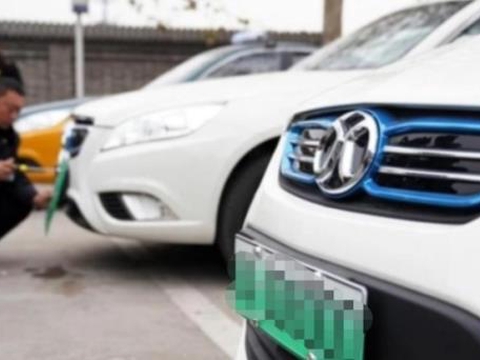 第一批买新能源车的人后悔了吗？车主现身说法，亏得精光