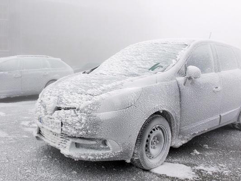 冬天新能源汽车续航减半，气得车主想卖车，100公里都跑不到