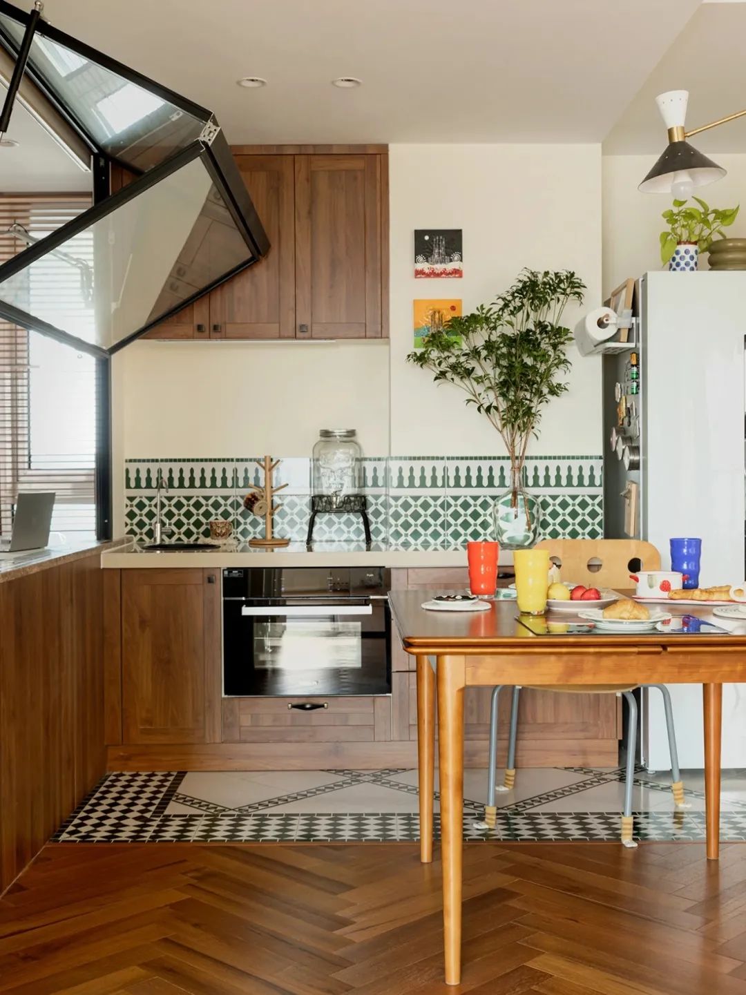 爸妈当年的装修审美有多绝?现在最流行家居元素都是他们当年玩剩下的休闲区蓝鸢梦想 - Www.slyday.coM 爸妈当年的装修审美有多绝?现在最流行家居元素都是他们当年玩剩下的休闲区蓝鸢梦想 - Www.slyday.coM