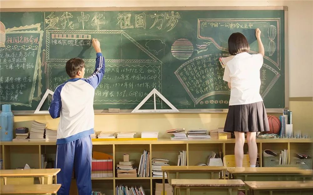 爸妈当年的装修审美有多绝?现在最流行家居元素都是他们当年玩剩下的休闲区蓝鸢梦想 - Www.slyday.coM 爸妈当年的装修审美有多绝?现在最流行家居元素都是他们当年玩剩下的休闲区蓝鸢梦想 - Www.slyday.coM