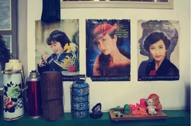 爸妈当年的装修审美有多绝?现在最流行家居元素都是他们当年玩剩下的休闲区蓝鸢梦想 - Www.slyday.coM 爸妈当年的装修审美有多绝?现在最流行家居元素都是他们当年玩剩下的休闲区蓝鸢梦想 - Www.slyday.coM