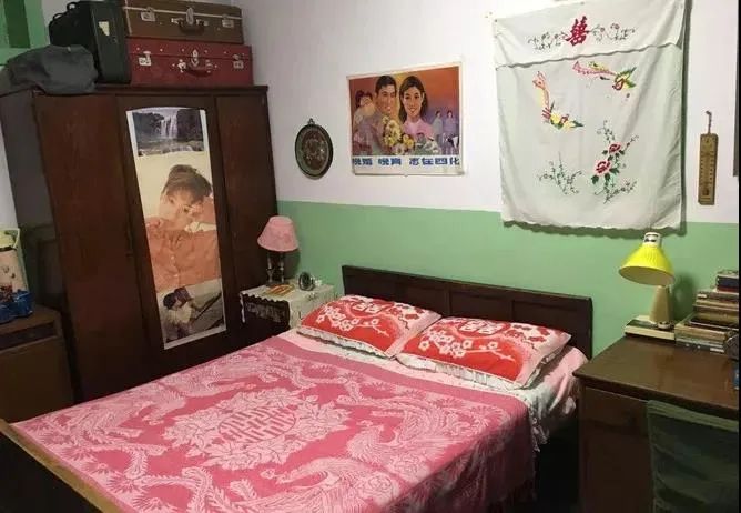 爸妈当年的装修审美有多绝?现在最流行家居元素都是他们当年玩剩下的休闲区蓝鸢梦想 - Www.slyday.coM 爸妈当年的装修审美有多绝?现在最流行家居元素都是他们当年玩剩下的休闲区蓝鸢梦想 - Www.slyday.coM